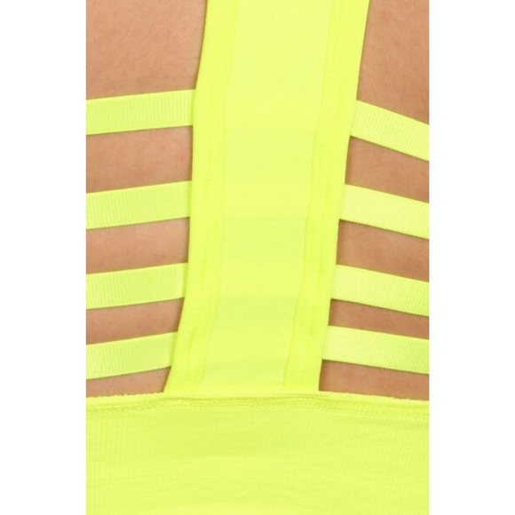 Seamless Performance Style Sports Bra With Hoodie - Picture 7 of 7